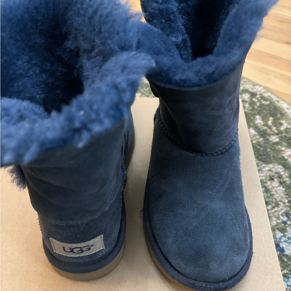 Navy blue girls Ugg boots in good condition